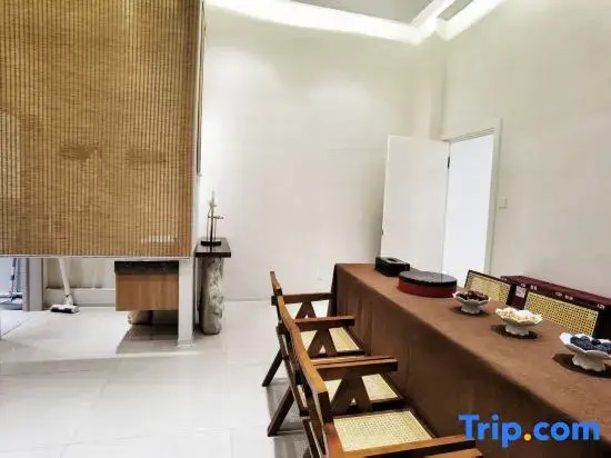 Haoran Roam| Lakeside Retreat · Leisure Luxe Holiday Inn