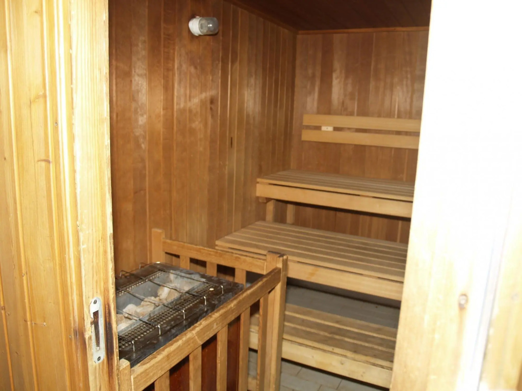 Well-maintained chalet with microwave, on a holiday park close to the Biesbosch