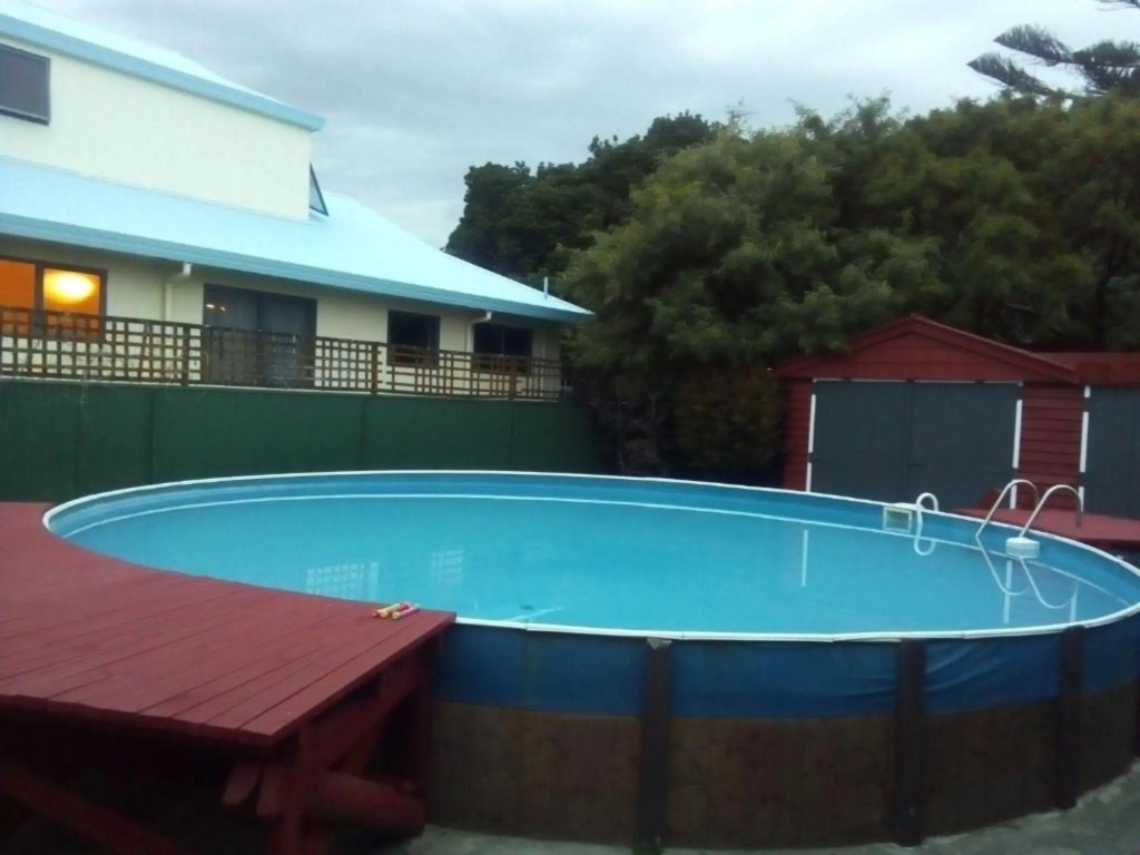 Redwood Lodge Motel