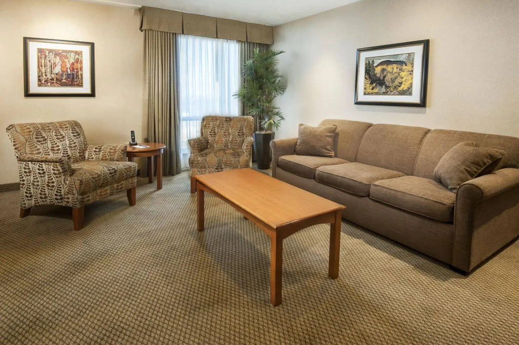 Carriage House Hotel and Conference Centre
