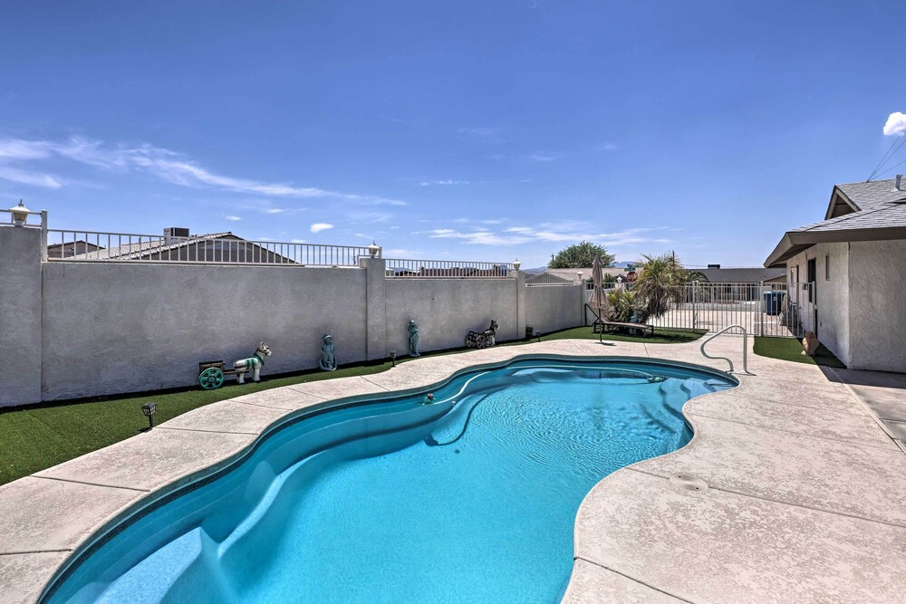 4 Mi to Lake Havasu: Luxe Home in Arizona!