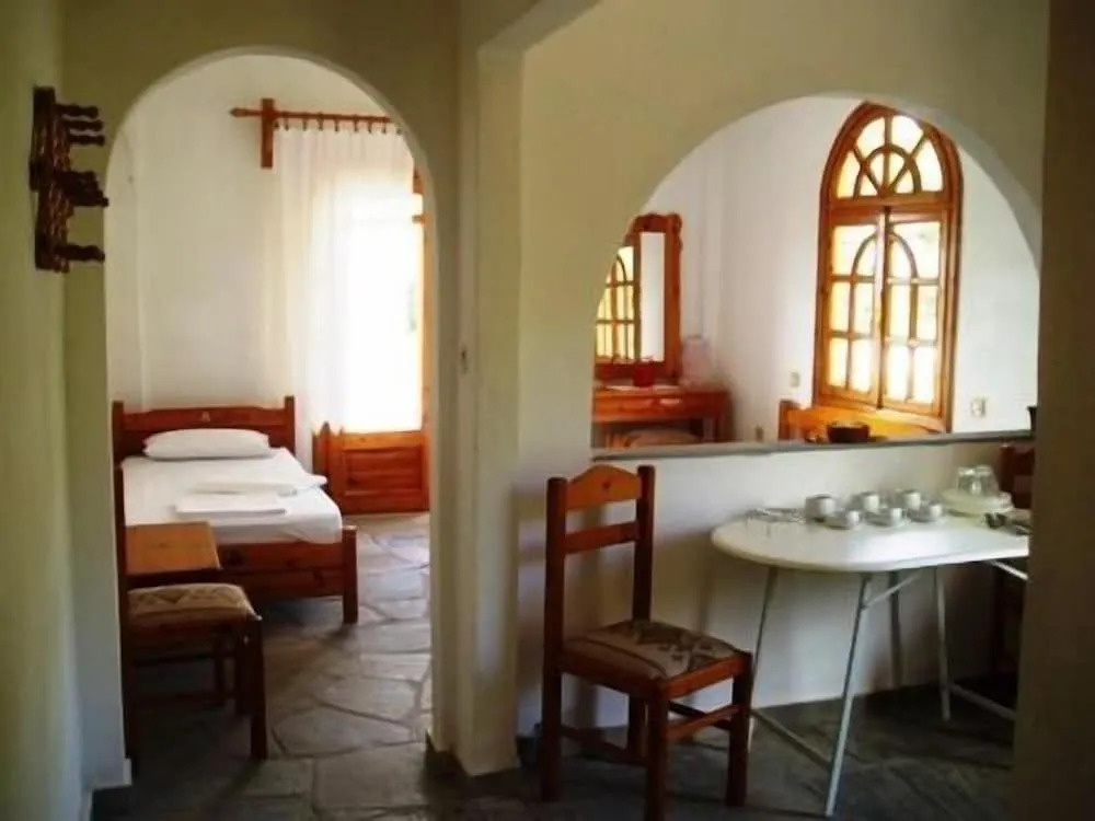 Pantheon Studios & Apartments