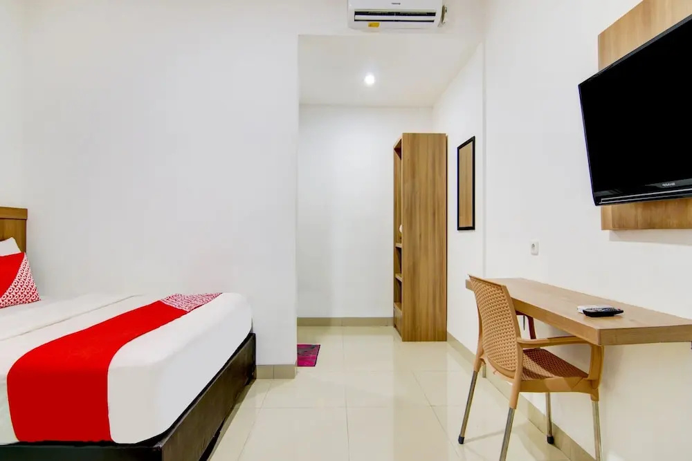 The Shine Residence by OYO Rooms