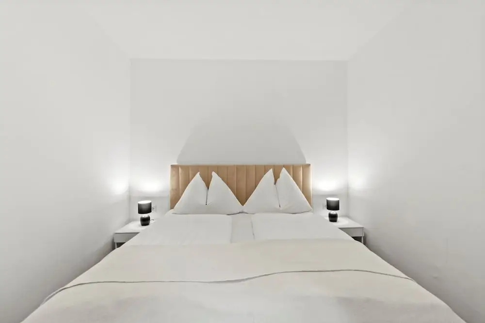 Faraway Homes Studios Bruck 13