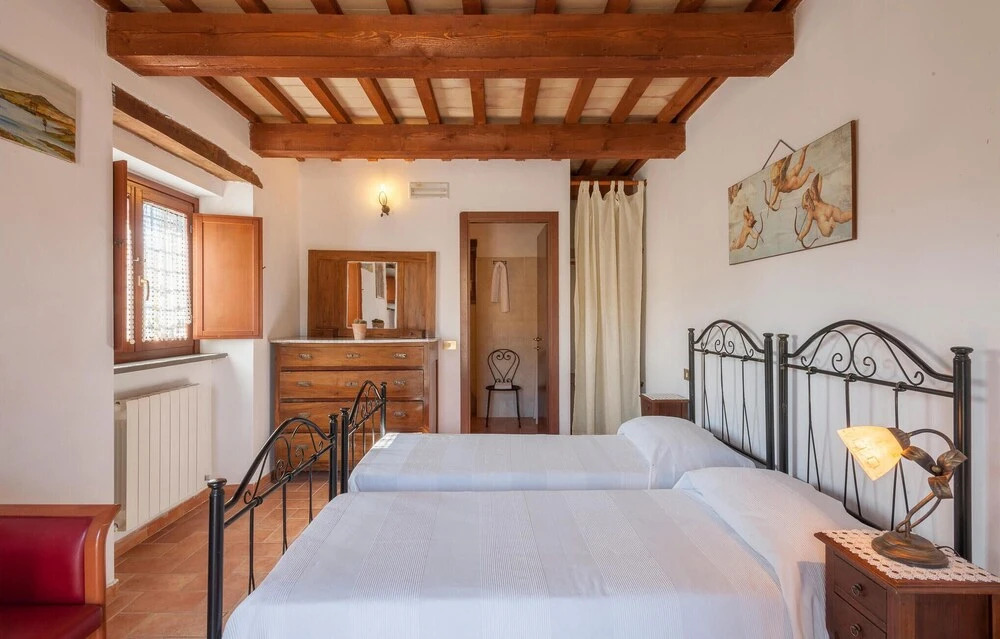 Lovely Home In Tolentino With Kitchen