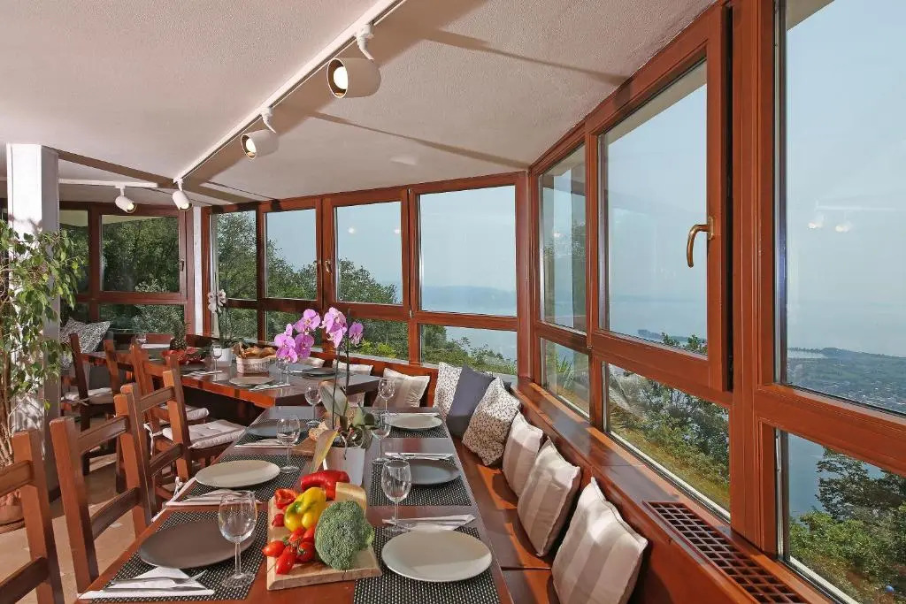 Villa Luna Stunning Modern Villa Shared Infinity Pool, Big garden, Fantastic lake view,AC