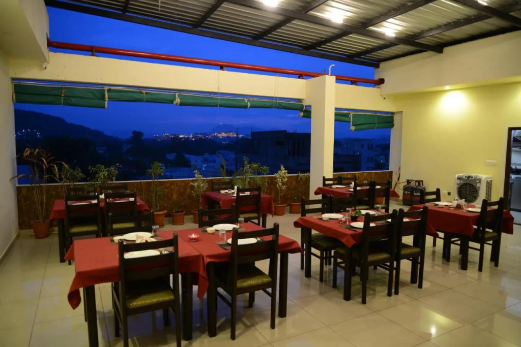 Hotel Sanobar