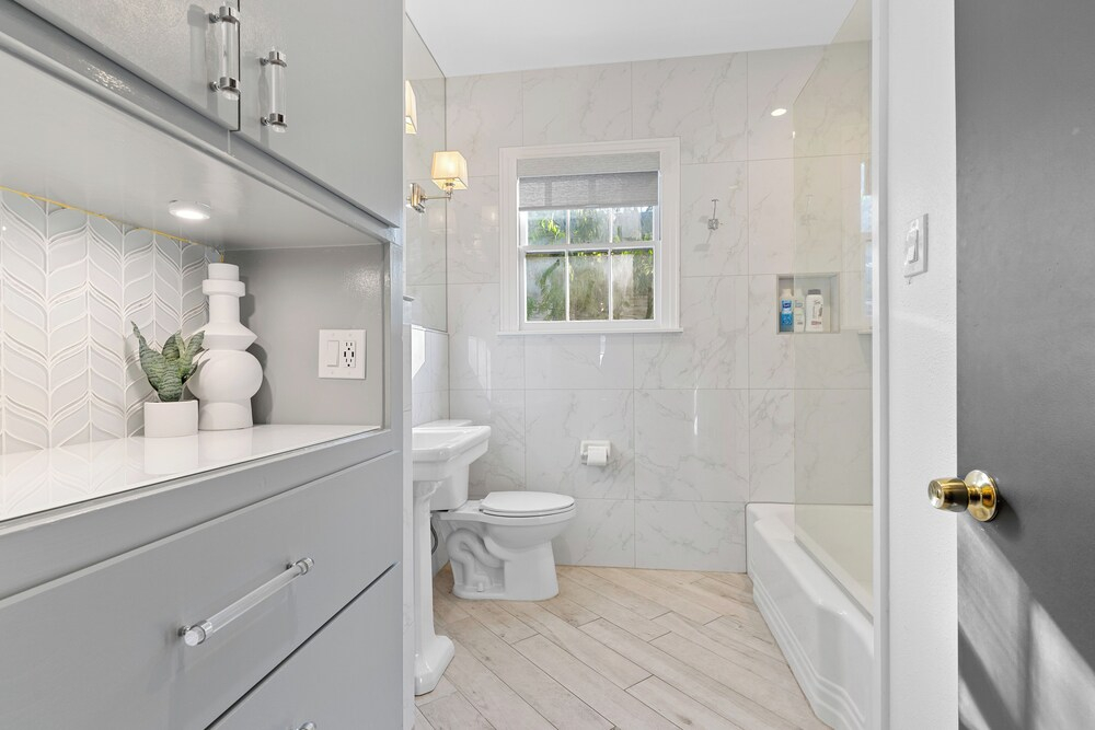 2 Mi to Downtown Austin: Family Home w/ Porch!
