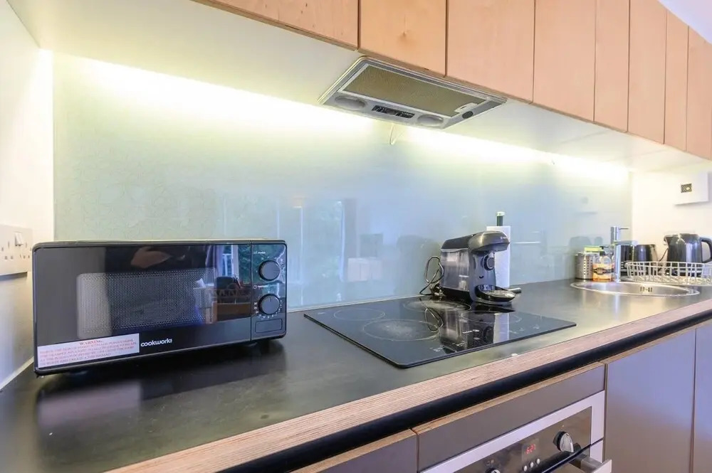 Leeds - Sleeps 4 - Free Parking