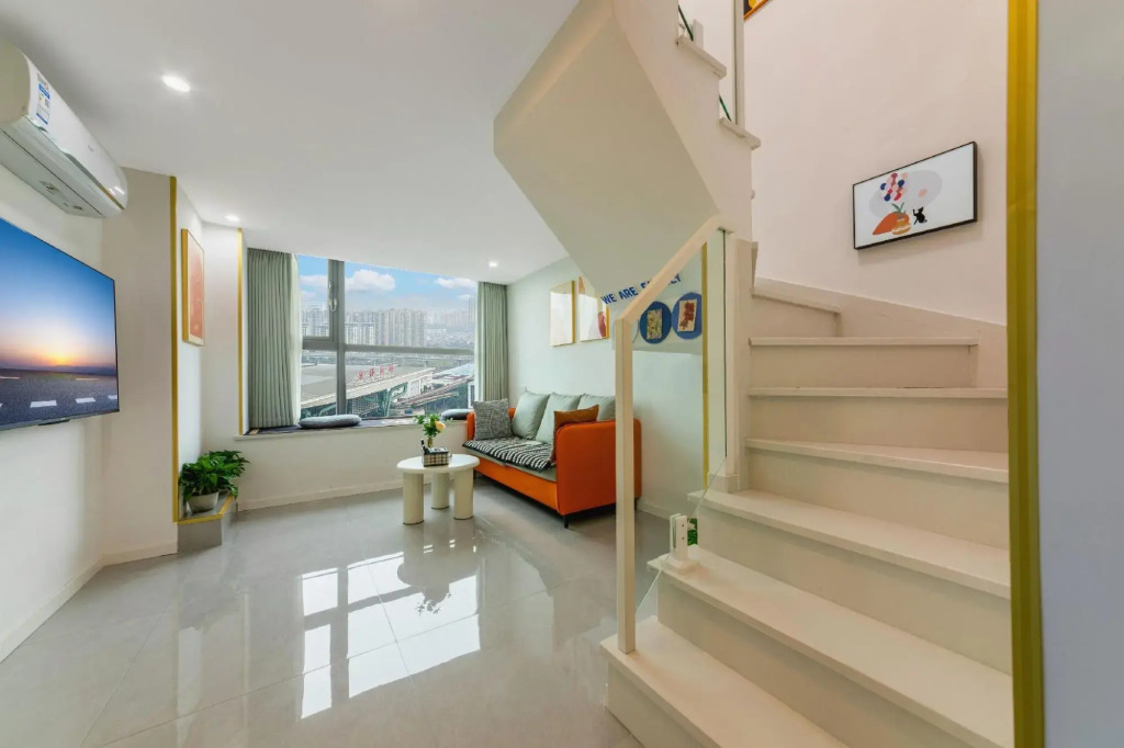 East Apartment (Chengdu East Railway Station West Square Branch)