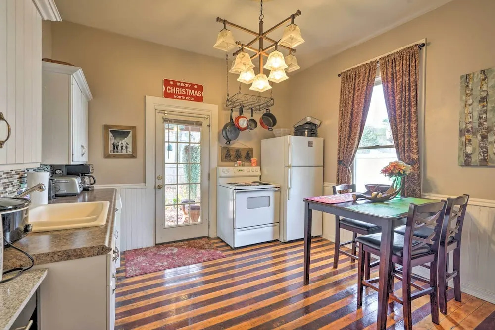 Spacious Victorian Home 1/4 Mi to Holiday Valley!