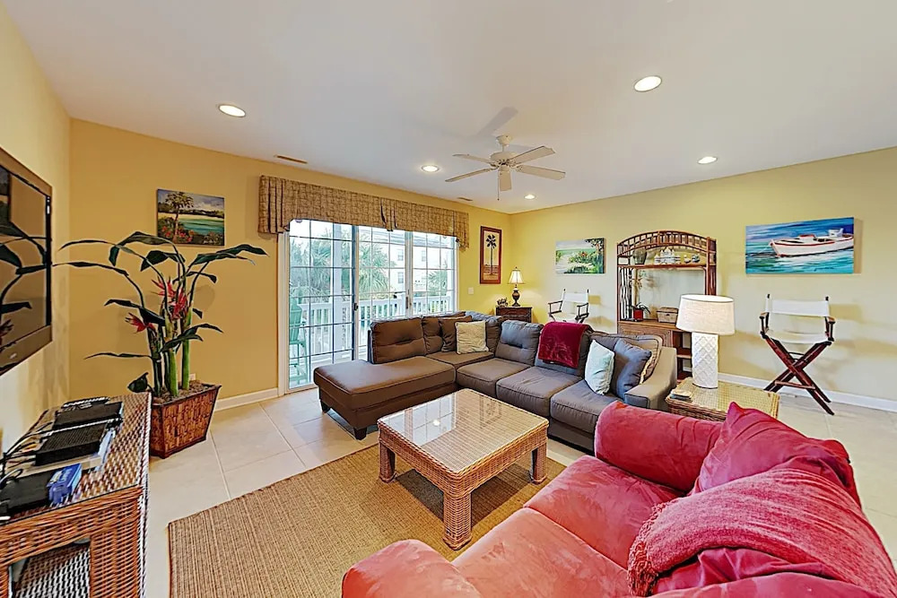 Changes In Attitude: Beach W/ Pool 4 Bedroom Duplex