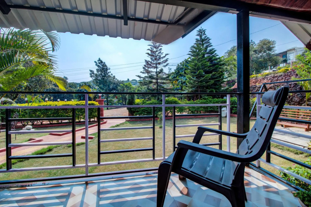 Lifeline Villas - Marvel Valley View 5Bhk With Private Pool,Surrounded by strawberry farms