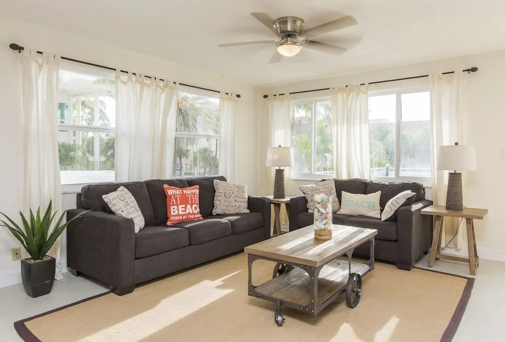 Sunny Shores Inn & Suites