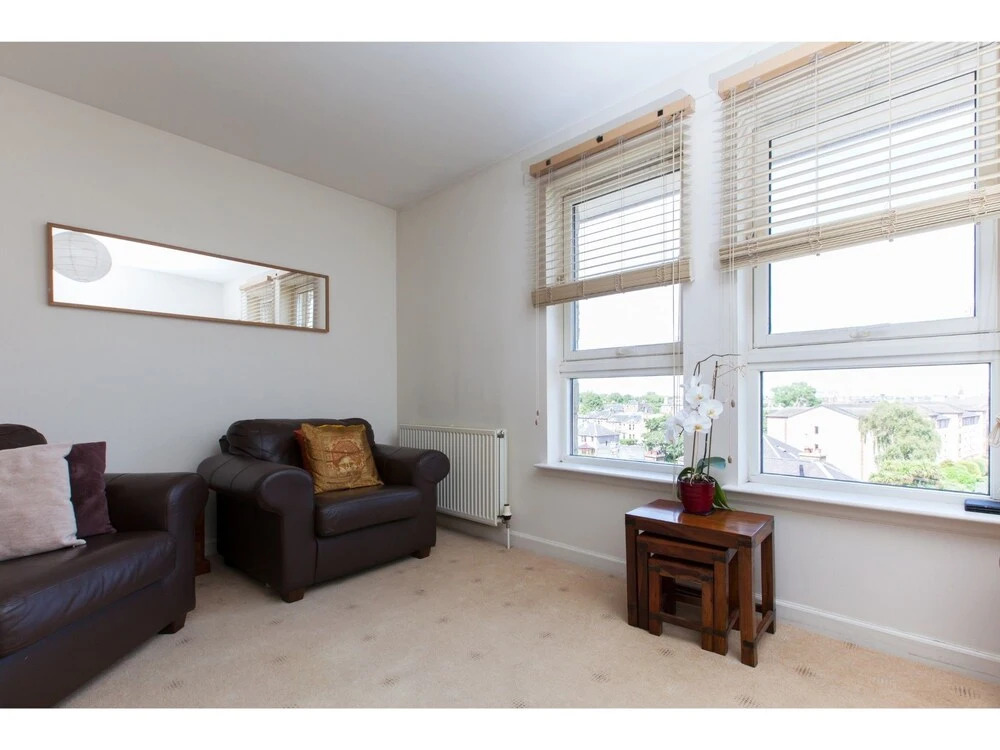 Bright, Modern 2BR Flat for 3 With Parking