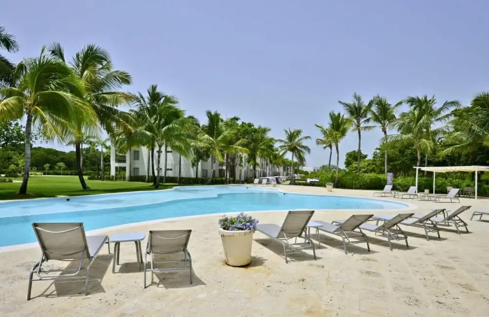 Spacious and Fully-equiped Apartment With Golf Course View in Exclusive Beach Resort