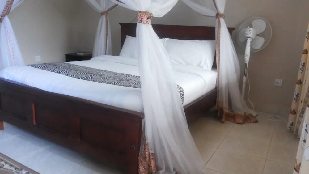 Lavic Country Resort Adjumani