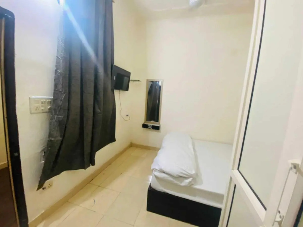 Pop 92131 Hotel Zara
