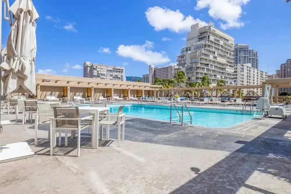 Top Floor Studio With Balcony & Views 3528