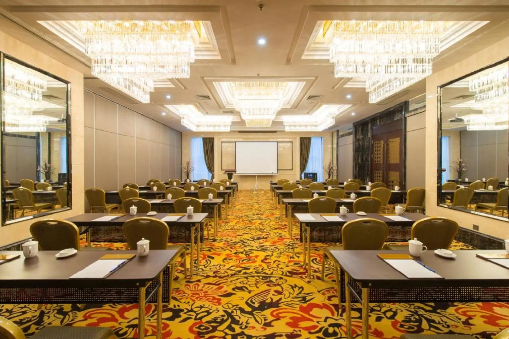Chengdu Dading Century Hotel