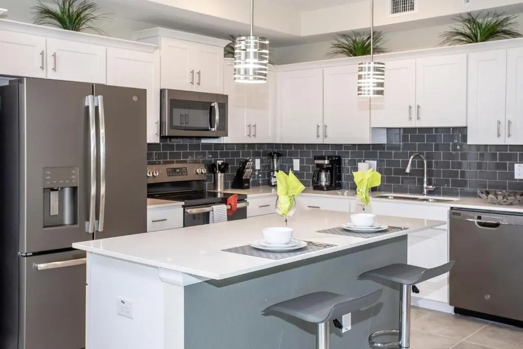 Luxurious 2 Bedroom Apartment Close to Disney 303