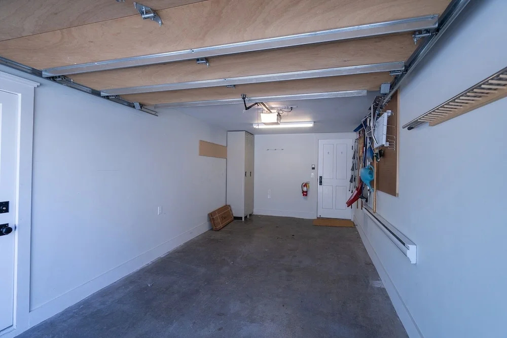 425 Depot Ave 5 Bedroom Home by RedAwning