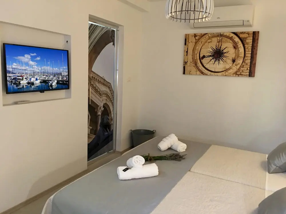 Rooms and apartments Paese
