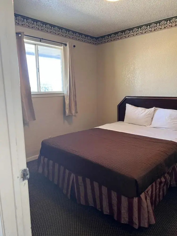 Hallmark Inn And Suites