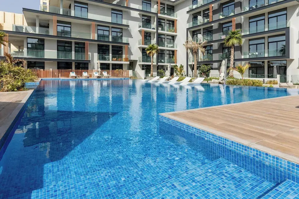 Waves - Comfortable JVC Apt with Balcony