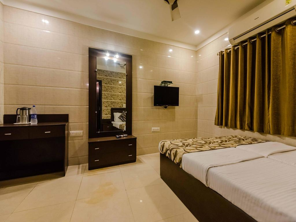 OYO 6371 Hotel Abrol