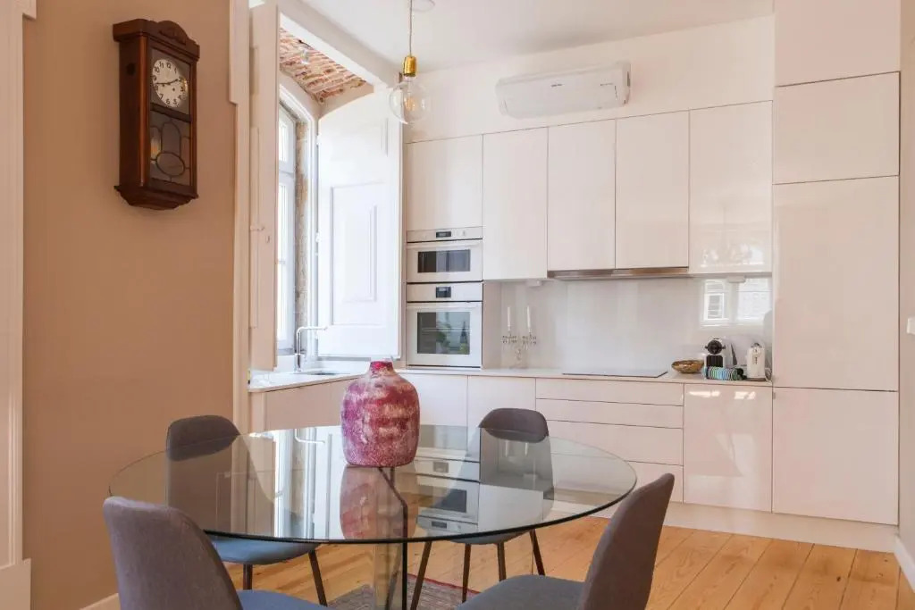 Alfama Baixa Spacious And Bright Apartment Blends the Historic and the Contemporary 2 Bedrs & 2 Bathrs AC 18th Century Building