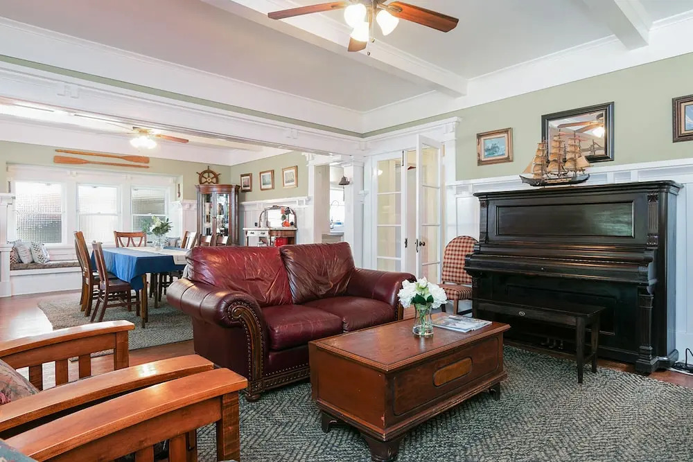 Corona Del Mar - 5 Br Home