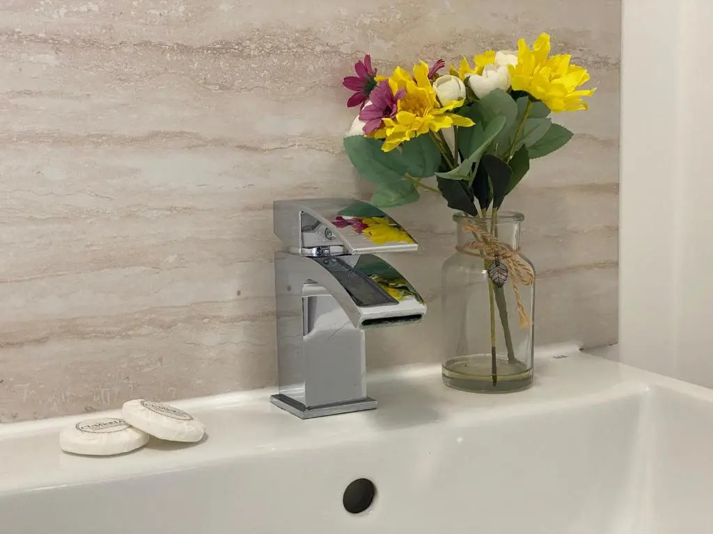 Spacious Apt Ideal for Families with 2 Parking Spaces by SRK Accommodation
