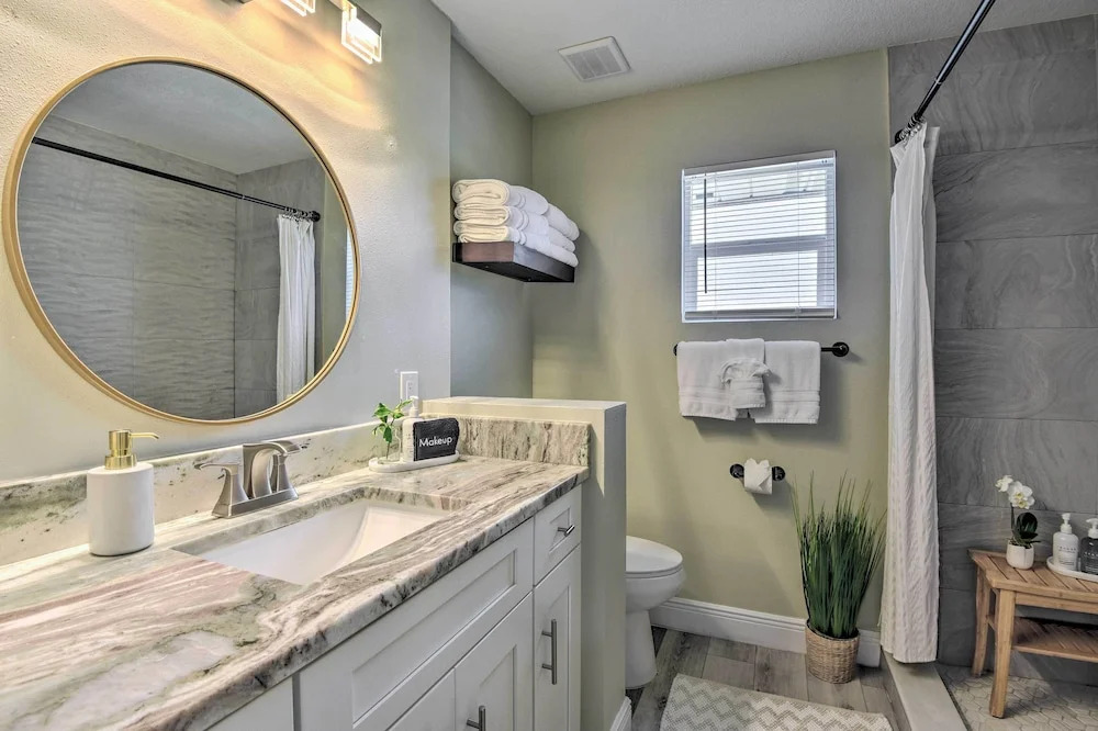 Cozy Sarasota Retreat - 3 Blocks to the Coast!