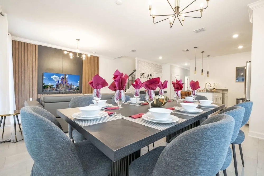 Stunning 5 Bd W/ Pool @ Storey Lake Resort 2400