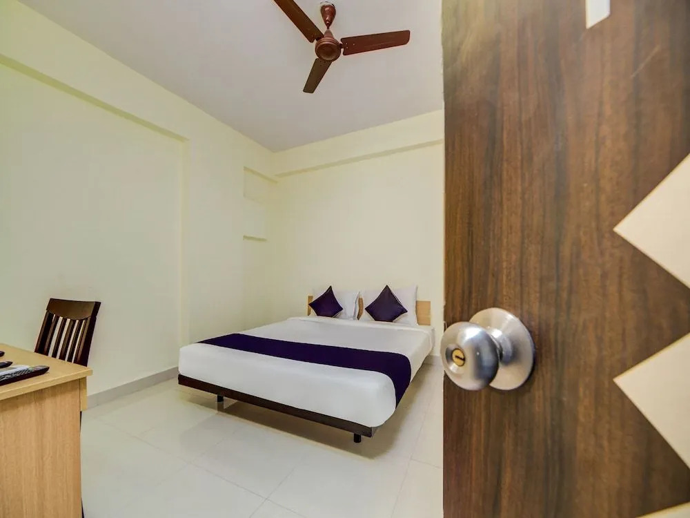 SilverKey Executive Stays 19907 Hafeezpet