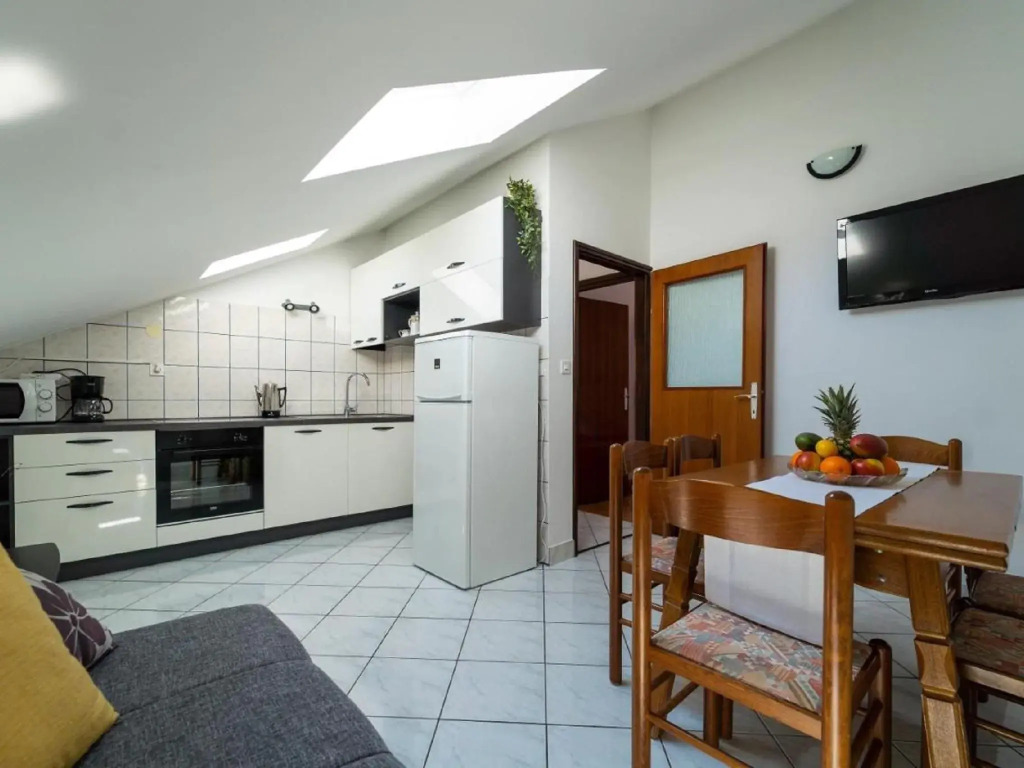 Comfortable Apartment With Balcony In A Quiet Area 60 Meters From The Beach