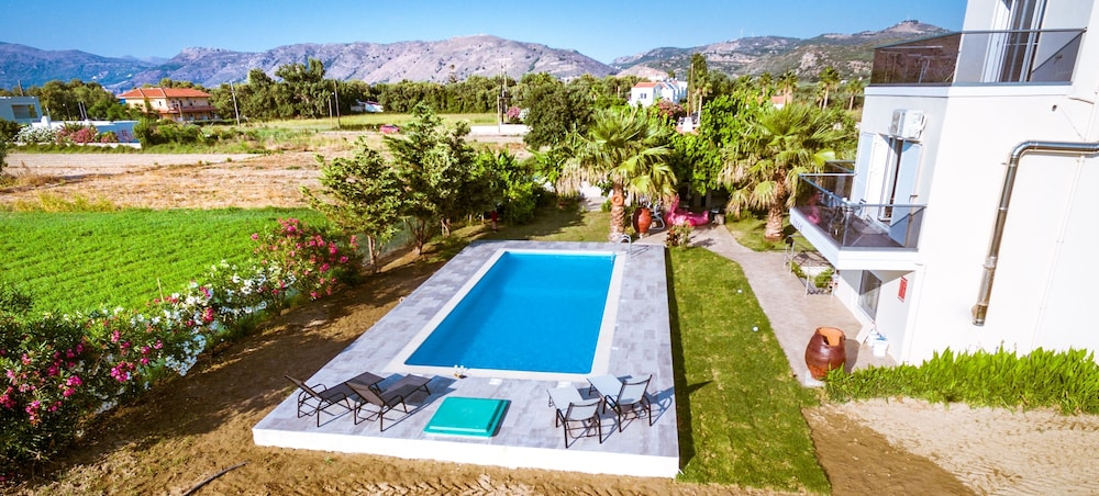 Martimi Private 3 Apartments with Pool, Heated Jacuzzi and Sauna, 2 Apartments with Sea View, 200m from Beach, BBQ, Playground, Mini Football Pitch