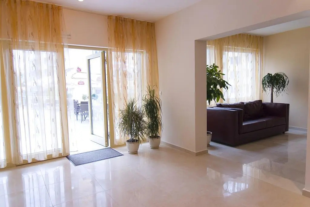 Arena Tarnovo Hotel -Free Private Parking
