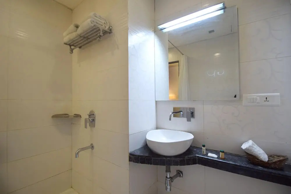 Capital O 23134 Hotel Radiant Star