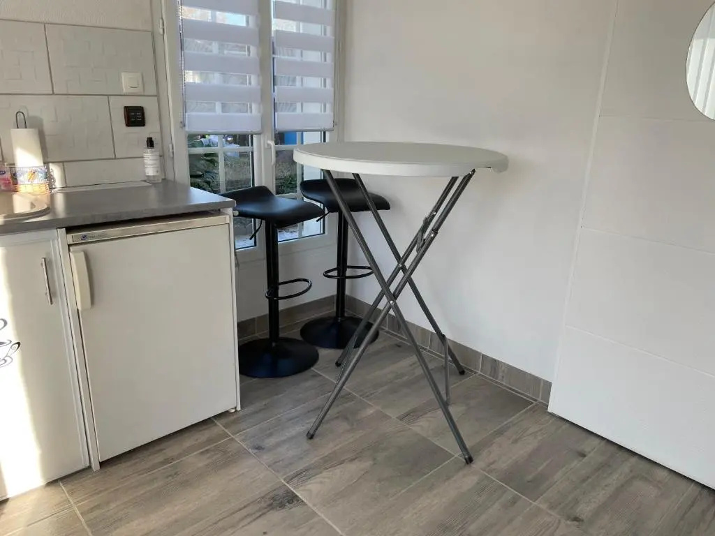 Studio Independant Chez L'habitant (Adults Only)