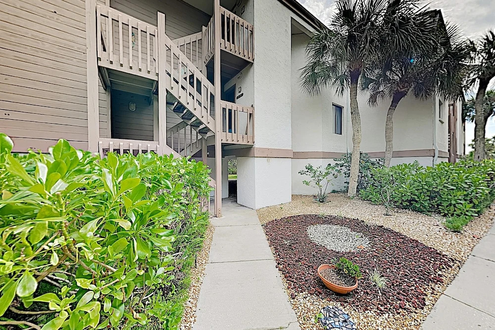 New Listing! Updated Corner Unit W/ Beach Path 3 Bedroom Condo
