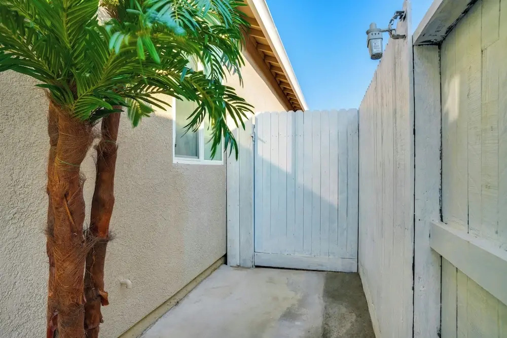Great for Digital Nomads! Convenient Manteca Apt