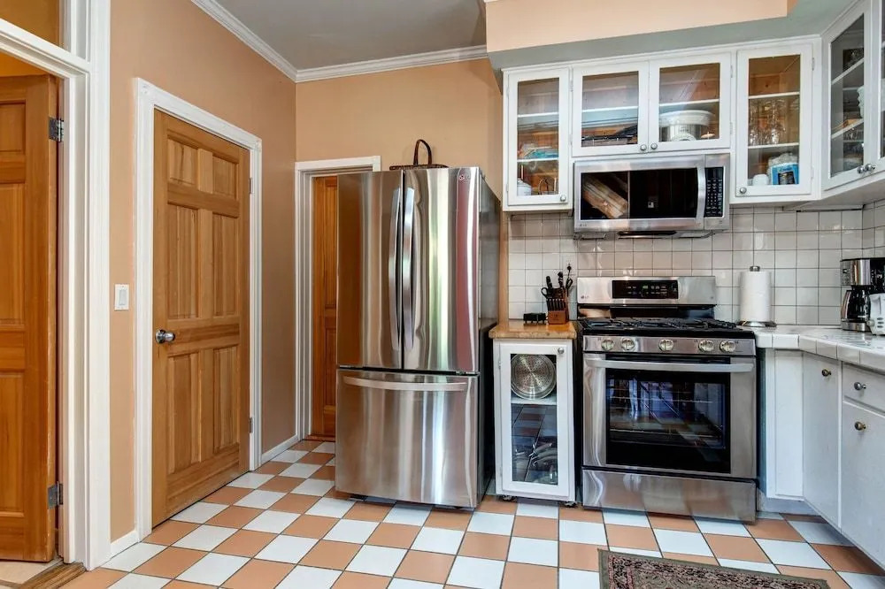 Ontario Park City bungalow