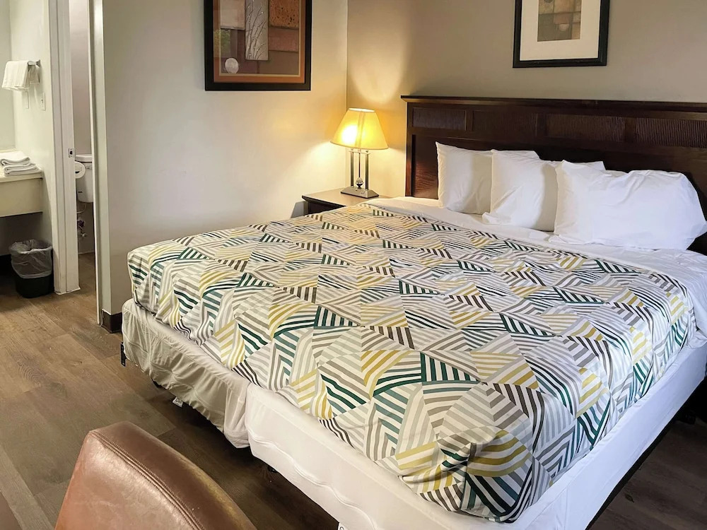 Rodeway Inn Wytheville near I-77 and I-81