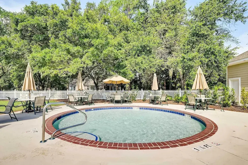 Charming Cottage Near Golf Courses & Marsh Walk!