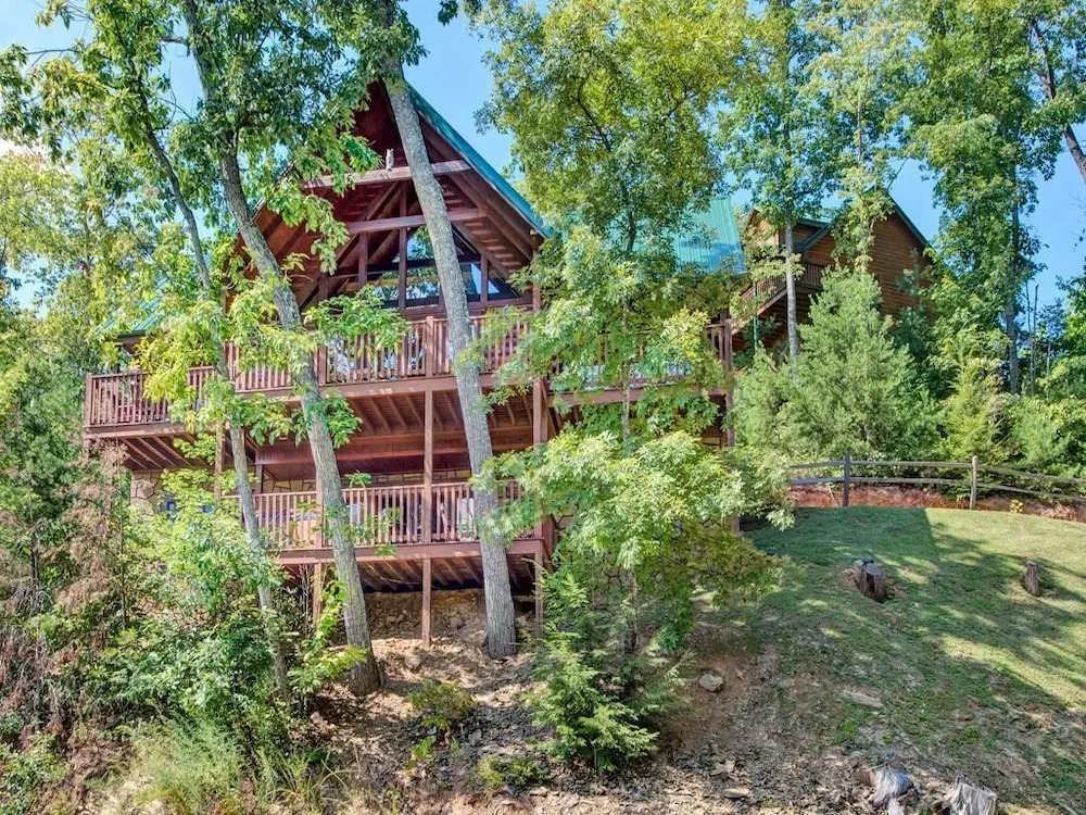 Chimney Top Overlook - Four Bedroom Cabin
