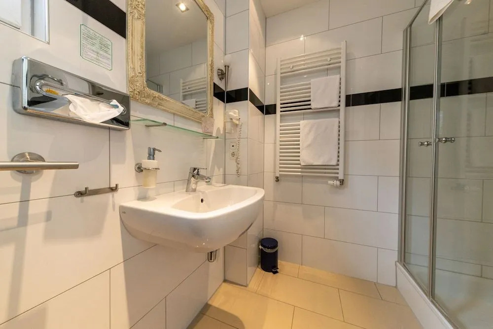 Gasper Business & Garden Hotel