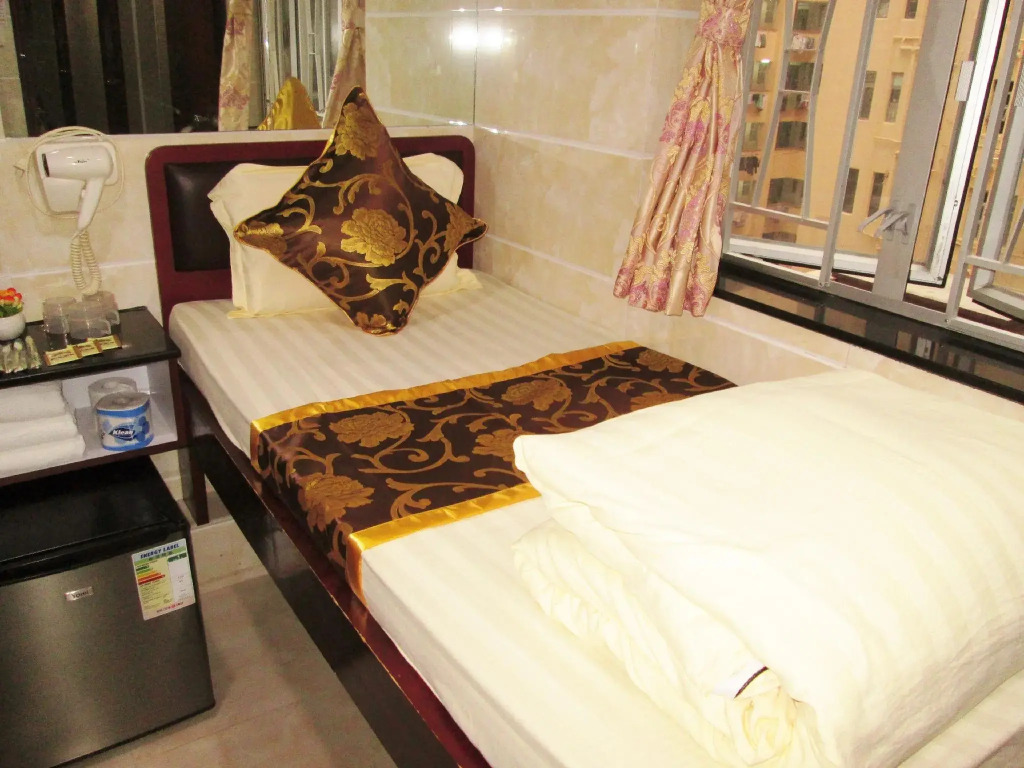 Pay-Less Guesthouse