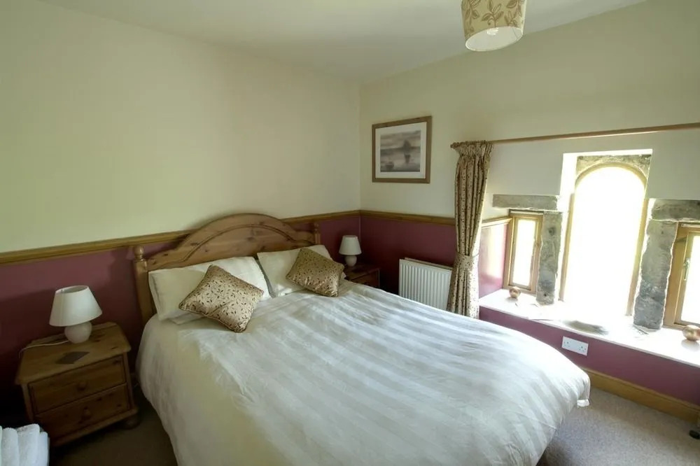 The Hare and Hounds Country Inn